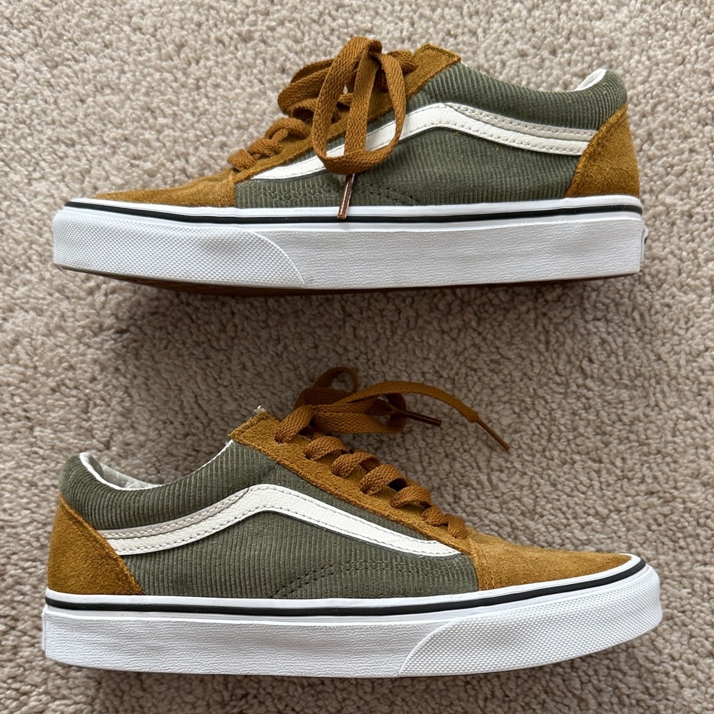 Boys Vans size 3.5 Sneakers corduroy Green and Brown